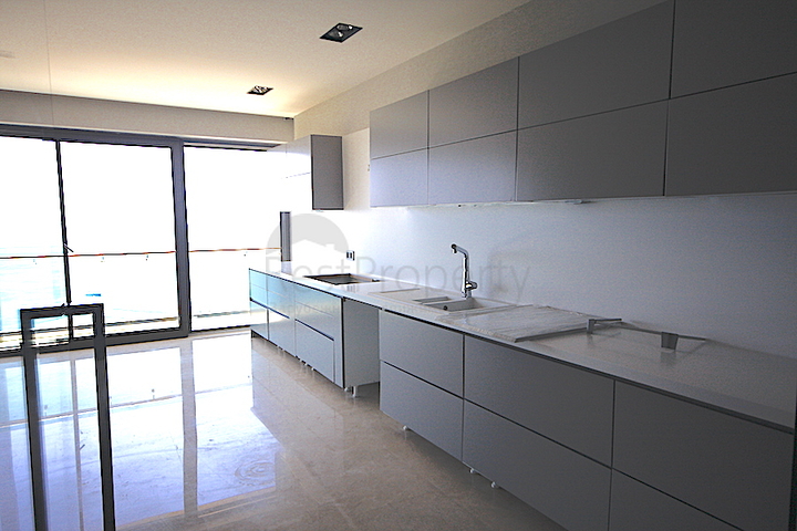 مشروع الرفاهية على الخط الاول من البحر في منطقة لارا – أنطاليا.