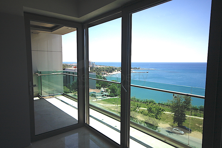 مشروع الرفاهية على الخط الاول من البحر في منطقة لارا – أنطاليا.