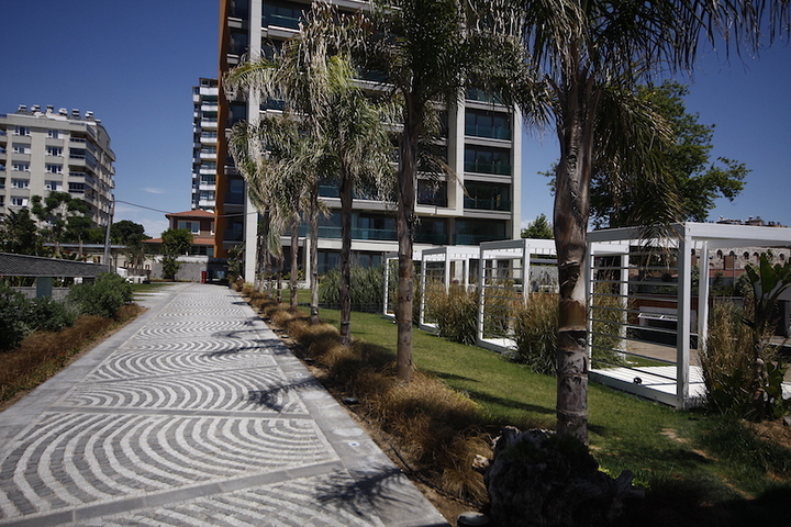 مشروع الرفاهية على الخط الاول من البحر في منطقة لارا – أنطاليا.