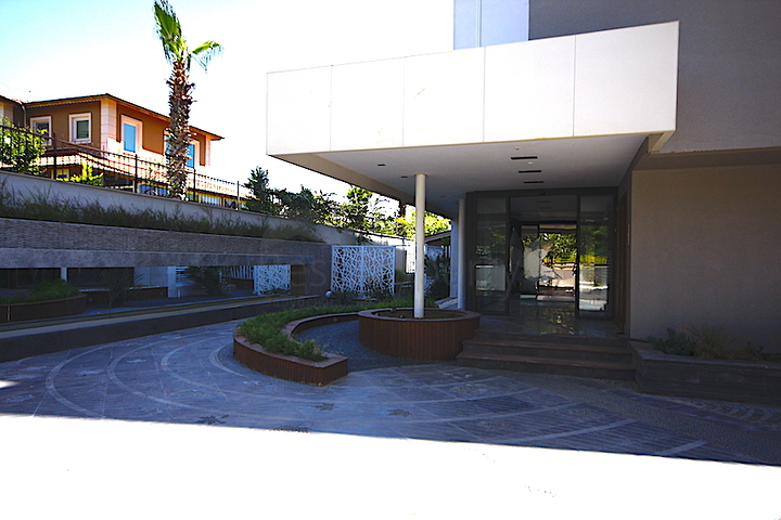 مشروع الرفاهية على الخط الاول من البحر في منطقة لارا – أنطاليا.