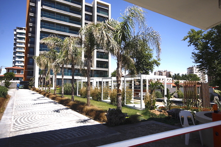 مشروع الرفاهية على الخط الاول من البحر في منطقة لارا – أنطاليا.