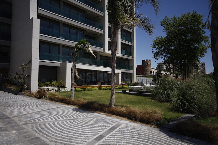 مشروع الرفاهية على الخط الاول من البحر في منطقة لارا – أنطاليا.