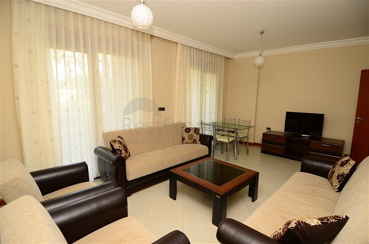 شقة رائعة ضمن أحد المجمعات المميزة على الخط الأول من البحر في مركز ألانيا