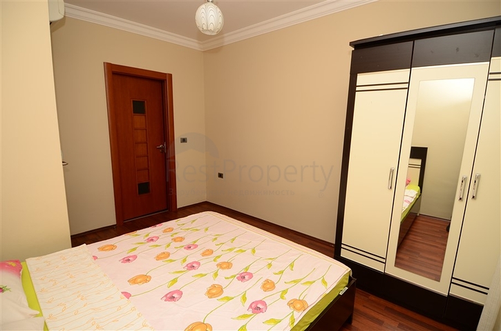 شقة رائعة ضمن أحد المجمعات المميزة على الخط الأول من البحر في مركز ألانيا