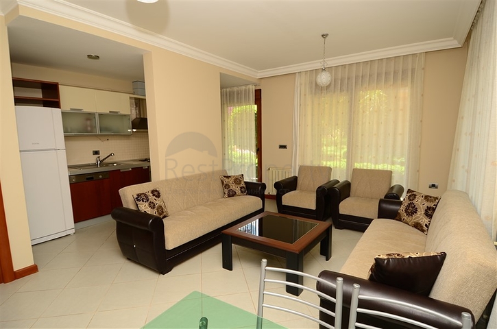 شقة رائعة ضمن أحد المجمعات المميزة على الخط الأول من البحر في مركز ألانيا