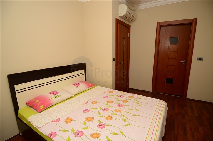 شقة رائعة ضمن أحد المجمعات المميزة على الخط الأول من البحر في مركز ألانيا