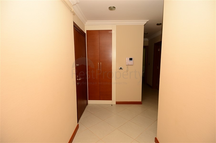 شقة رائعة ضمن أحد المجمعات المميزة على الخط الأول من البحر في مركز ألانيا