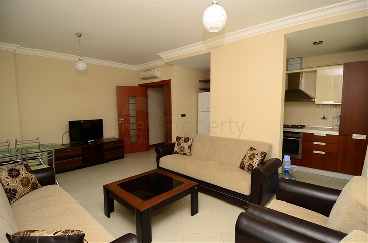 شقة رائعة ضمن أحد المجمعات المميزة على الخط الأول من البحر في مركز ألانيا