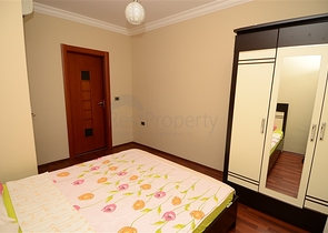 شقة رائعة ضمن أحد المجمعات المميزة على الخط الأول من البحر في مركز ألانيا