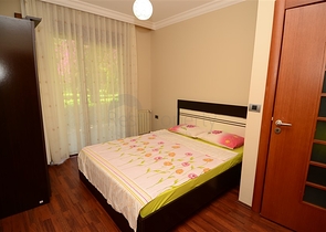 شقة رائعة ضمن أحد المجمعات المميزة على الخط الأول من البحر في مركز ألانيا