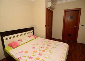 شقة رائعة ضمن أحد المجمعات المميزة على الخط الأول من البحر في مركز ألانيا