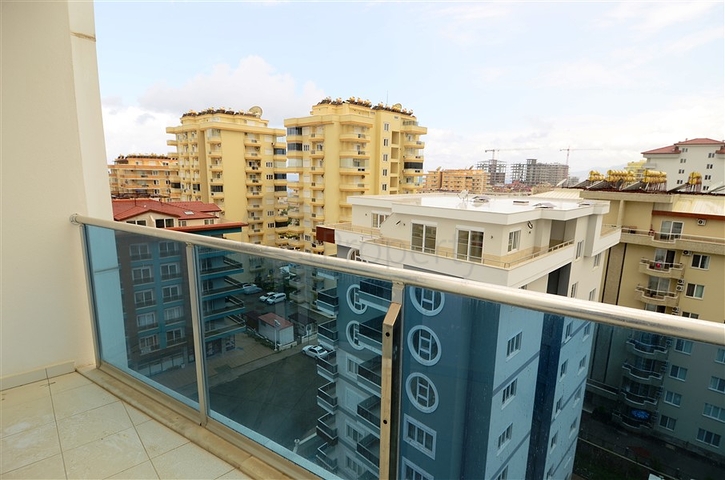 شقة بإطلالة بحرية مميزة في منطقة محمود لار – ألانيا