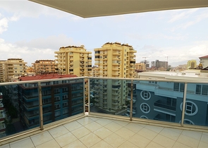 شقة بإطلالة بحرية مميزة في منطقة محمود لار – ألانيا