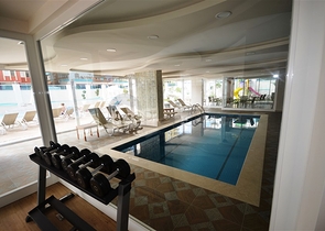 شقة بإطلالة بحرية مميزة في منطقة محمود لار – ألانيا