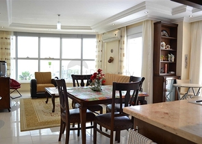 شقة مفروشة بإطلال بحرية ساحرة في منطقة محمود لار – ألانيا