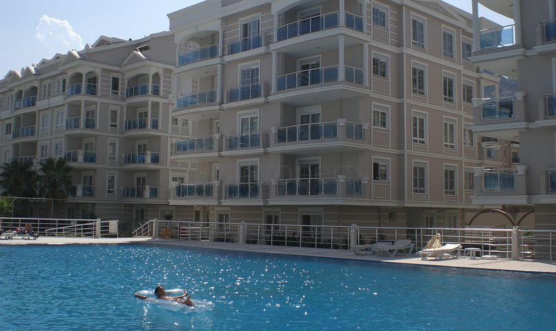 شقة بينتهاوس مفروشة مميزة في منطقة كونيالتي – أنطاليا.