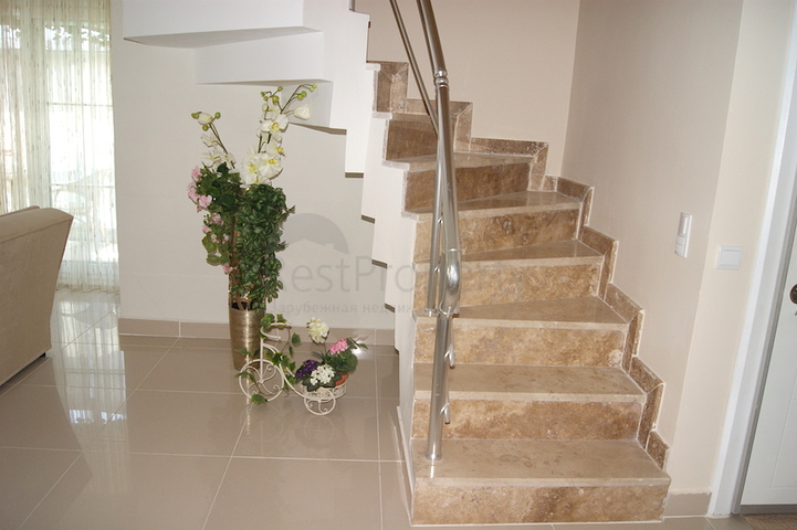 شقة بينتهاوس مفروشة مميزة في منطقة كونيالتي – أنطاليا.