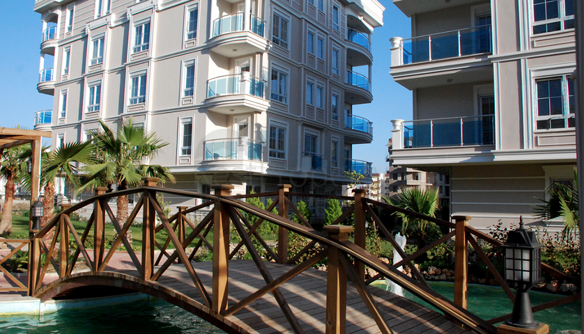 شقة بينتهاوس مفروشة مميزة في منطقة كونيالتي – أنطاليا.