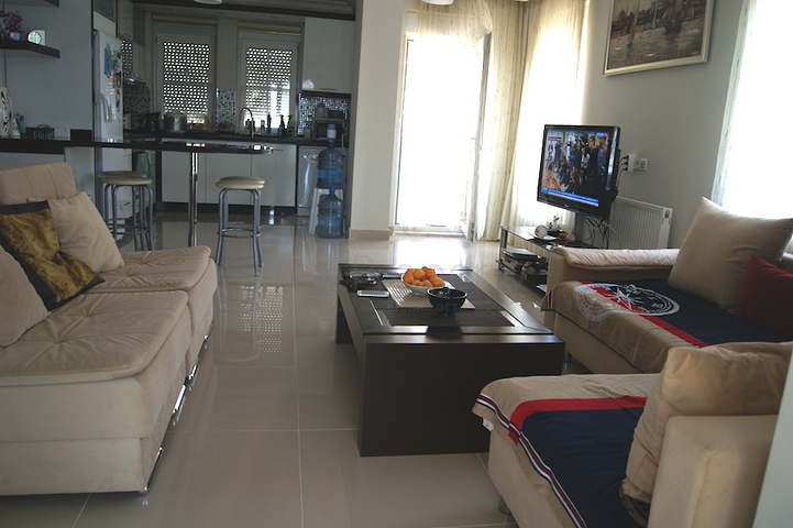 شقة بينتهاوس مفروشة مميزة في منطقة كونيالتي – أنطاليا.