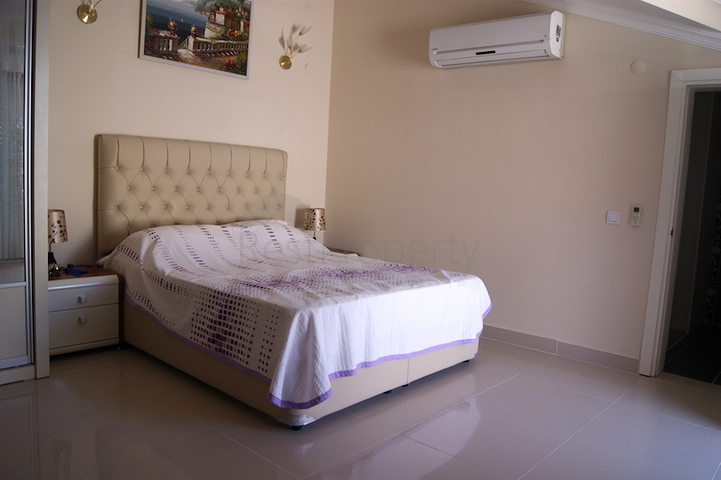 شقة بينتهاوس مفروشة مميزة في منطقة كونيالتي – أنطاليا.