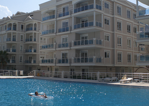 شقة بينتهاوس مفروشة مميزة في منطقة كونيالتي – أنطاليا.