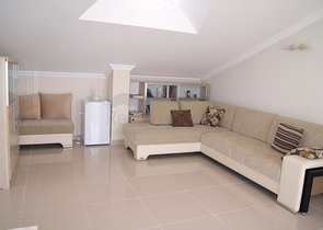 شقة بينتهاوس مفروشة مميزة في منطقة كونيالتي – أنطاليا.