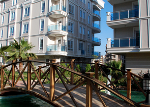 شقة بينتهاوس مفروشة مميزة في منطقة كونيالتي – أنطاليا.