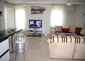 شقة بينتهاوس مفروشة مميزة في منطقة كونيالتي – أنطاليا.