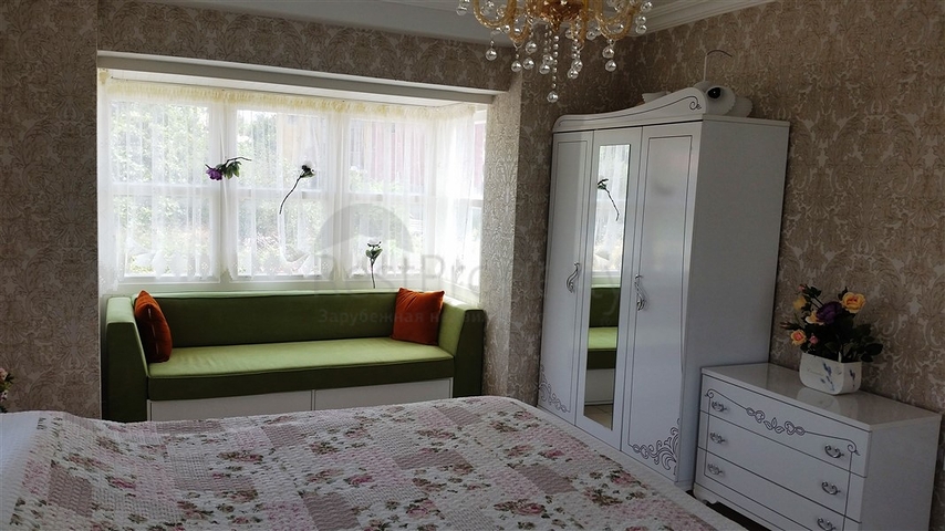 فيلا مفروشة بطابقين على الطراز التركي الكلاسيكي في منطقة سيدي.