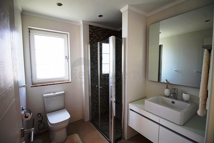 فيلا مفروشة بطابقين على الطراز التركي الكلاسيكي في منطقة سيدي.