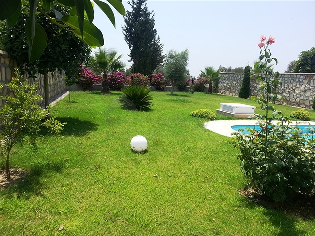 فيلا مفروشة بطابقين على الطراز التركي الكلاسيكي في منطقة سيدي.