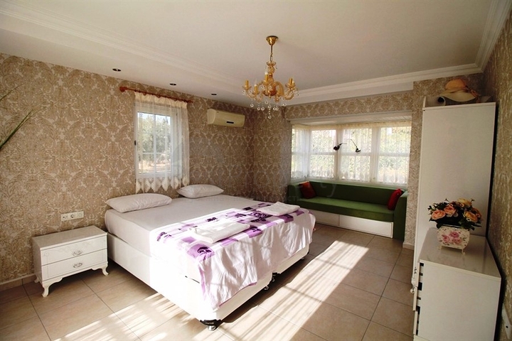 فيلا مفروشة بطابقين على الطراز التركي الكلاسيكي في منطقة سيدي.