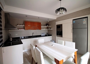 فيلا مفروشة بطابقين على الطراز التركي الكلاسيكي في منطقة سيدي.