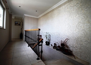 فيلا مفروشة بطابقين على الطراز التركي الكلاسيكي في منطقة سيدي.