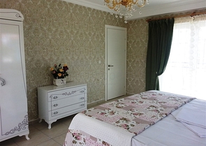 فيلا مفروشة بطابقين على الطراز التركي الكلاسيكي في منطقة سيدي.