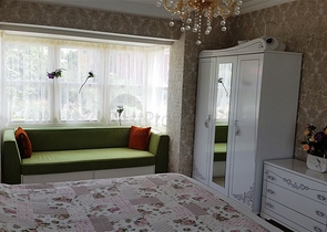 فيلا مفروشة بطابقين على الطراز التركي الكلاسيكي في منطقة سيدي.