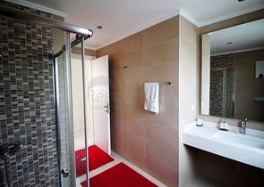 فيلا مفروشة بطابقين على الطراز التركي الكلاسيكي في منطقة سيدي.