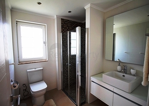 فيلا مفروشة بطابقين على الطراز التركي الكلاسيكي في منطقة سيدي.