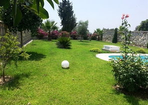 فيلا مفروشة بطابقين على الطراز التركي الكلاسيكي في منطقة سيدي.