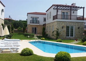 فيلا مفروشة بطابقين على الطراز التركي الكلاسيكي في منطقة سيدي.