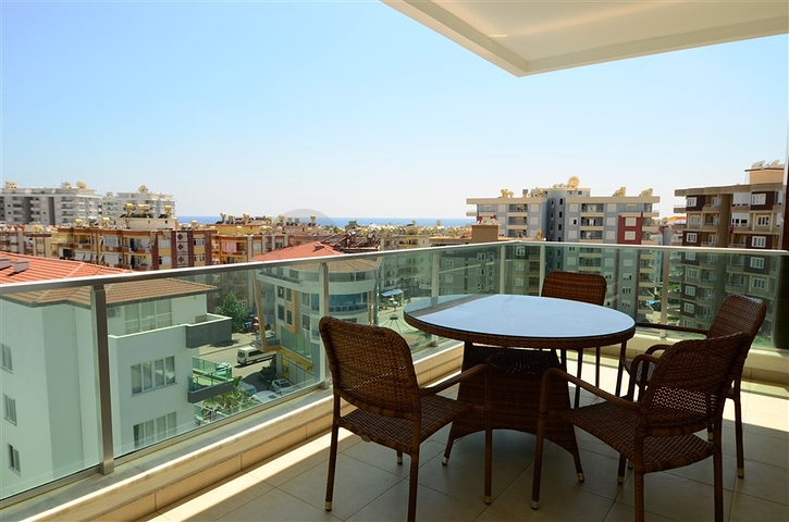 شقة بإطلالة جبلية وبحرية في منطقة توسمور – ألانيا