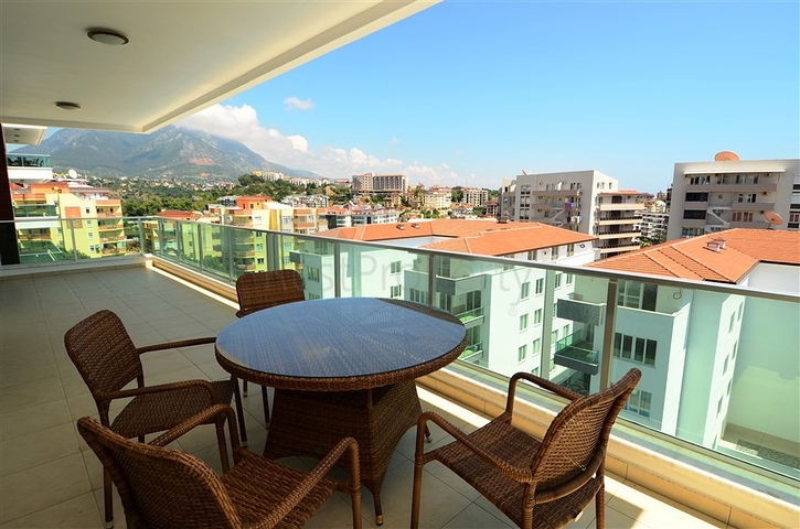 شقة بإطلالة جبلية وبحرية في منطقة توسمور – ألانيا