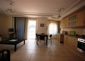 شقة مفروشة ضمن مجمع سكني مميز في منطقة محمود لار – ألانيا.