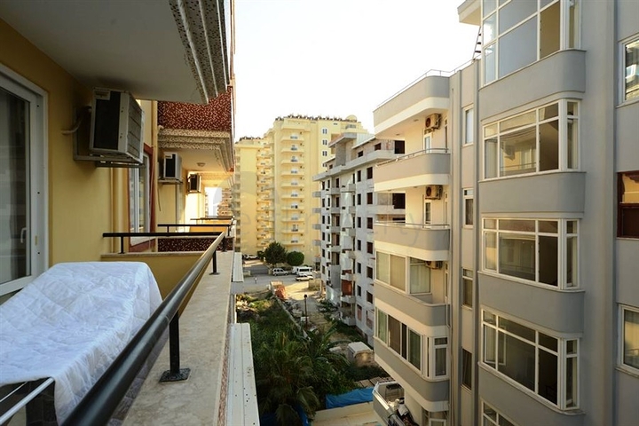 شقة مفروشة على مسافة قريبة من البحر في منطقة محمود لار – ألانيا