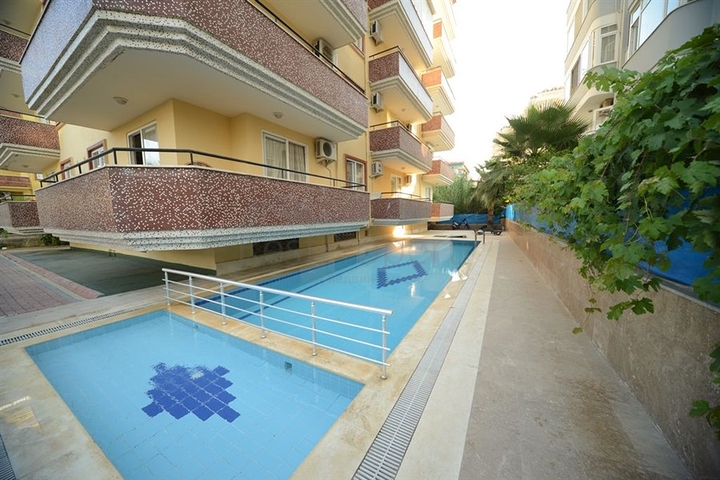 شقة مفروشة على مسافة قريبة من البحر في منطقة محمود لار – ألانيا