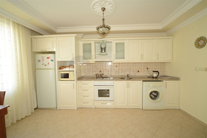 شقة مفروشة على مسافة قريبة من البحر في منطقة محمود لار – ألانيا