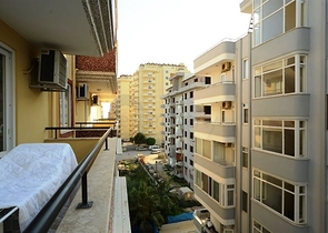 شقة مفروشة على مسافة قريبة من البحر في منطقة محمود لار – ألانيا