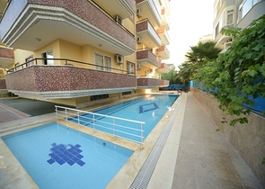 شقة مفروشة على مسافة قريبة من البحر في منطقة محمود لار – ألانيا