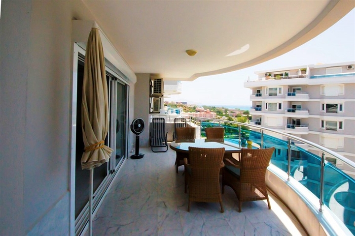 شقة بإطلالة بحرية ساحرة في منطقة توسمور – ألانيا