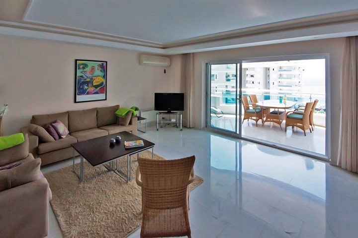 شقة بإطلالة بحرية ساحرة في منطقة توسمور – ألانيا